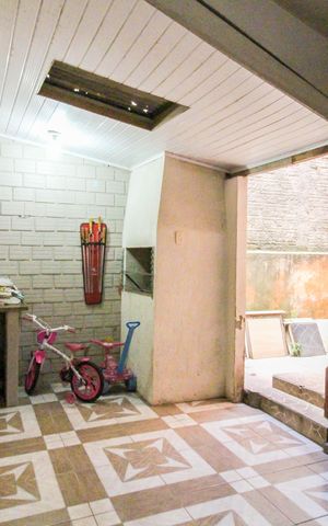 Casa à venda com 300m², 5 quartos e 2 vagas Casa à venda com 300m², 5 quartos e 2 vagasÁrea de Serviço