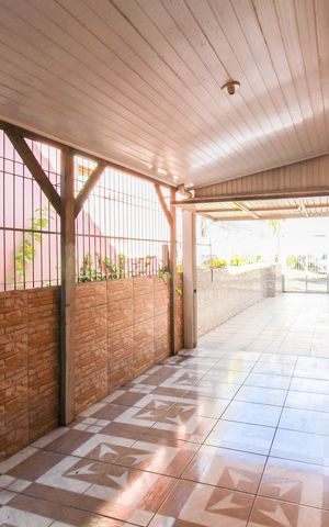 Casa à venda com 300m², 5 quartos e 2 vagas Casa à venda com 300m², 5 quartos e 2 vagasÁrea externa