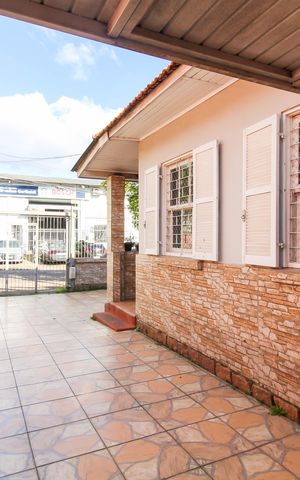 Casa à venda com 300m², 5 quartos e 2 vagas Casa à venda com 300m², 5 quartos e 2 vagasÁrea externa
