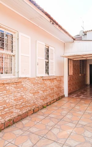 Casa à venda com 300m², 5 quartos e 2 vagas Casa à venda com 300m², 5 quartos e 2 vagasÁrea externa