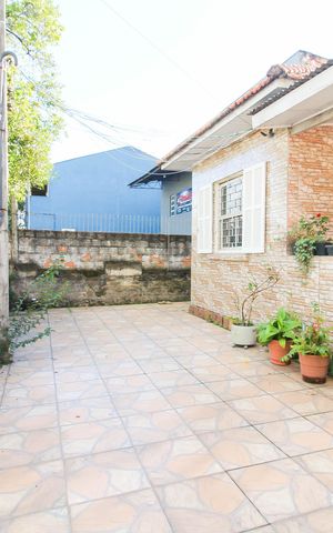 Casa à venda com 300m², 5 quartos e 2 vagas Casa à venda com 300m², 5 quartos e 2 vagasÁrea externa