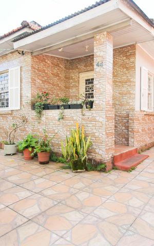 Casa à venda com 300m², 5 quartos e 2 vagas Casa à venda com 300m², 5 quartos e 2 vagasÁrea externa