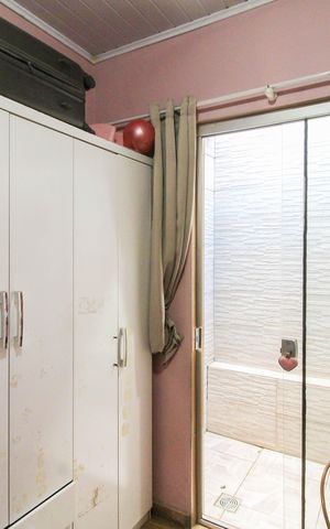 Casa à venda com 300m², 5 quartos e 2 vagas Casa à venda com 300m², 5 quartos e 2 vagasQuarto 1
