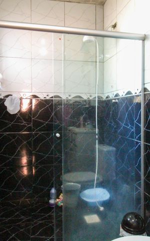 Casa à venda com 300m², 5 quartos e 2 vagas Casa à venda com 300m², 5 quartos e 2 vagasBanheiro