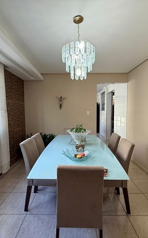 Casa à venda com 639m², 5 quartos e 4 vagasSala