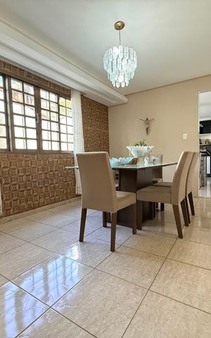 Casa à venda com 639m², 5 quartos e 4 vagasSala