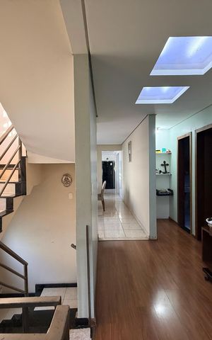 Casa à venda com 639m², 5 quartos e 4 vagasSala