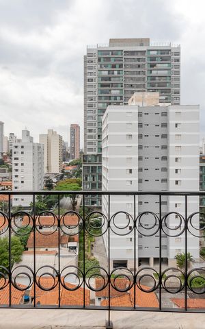 Apartamento para alugar com 159m², 3 quartos e 2 vagas Apartamento para alugar com 159m², 3 quartos e 2 vagasVaranda