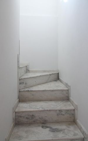 Casa para alugar com 140m², 3 quartos e 2 vagasEscada