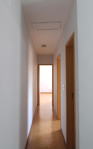 Casa para alugar com 140m², 3 quartos e 2 vagasCorredor entre os quartos
