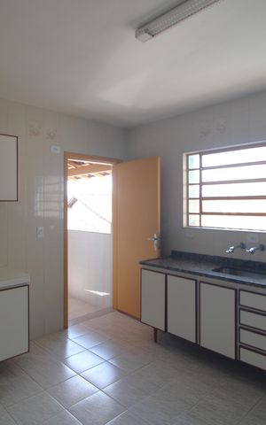 Casa para alugar com 140m², 3 quartos e 2 vagasCozinha