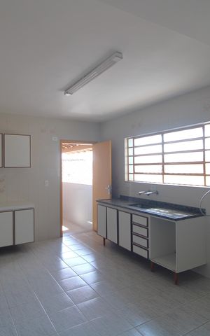 Casa para alugar com 140m², 3 quartos e 2 vagasCozinha