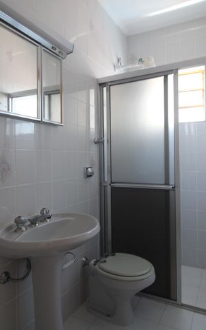 Casa para alugar com 140m², 3 quartos e 2 vagasBanheiro comum
