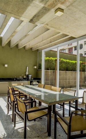 Apartamento à venda com 184m², 4 quartos e 4 vagas Apartamento à venda com 184m², 4 quartos e 4 vagasÁrea comum - Churrasqueira