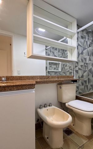 Apartamento para alugar com 172m², 4 quartos e 2 vagas Apartamento para alugar com 172m², 4 quartos e 2 vagasBanheiro da Suíte 1