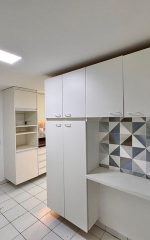 Apartamento para alugar com 172m², 4 quartos e 2 vagas Apartamento para alugar com 172m², 4 quartos e 2 vagasCozinha e Área de Serviço