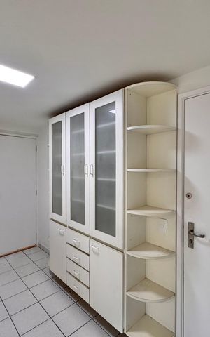 Apartamento para alugar com 172m², 4 quartos e 2 vagas Apartamento para alugar com 172m², 4 quartos e 2 vagasCozinha e Área de Serviço