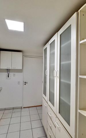 Apartamento para alugar com 172m², 4 quartos e 2 vagas Apartamento para alugar com 172m², 4 quartos e 2 vagasCozinha e Área de Serviço