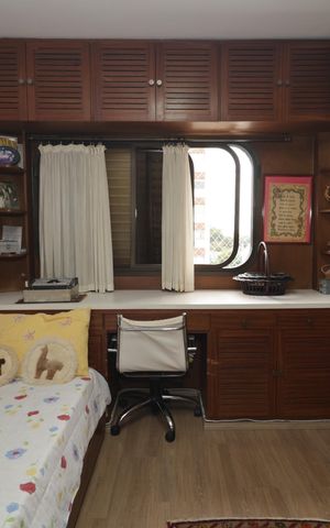 Apartamento à venda com 156m², 4 quartos e 2 vagasQuarto 2