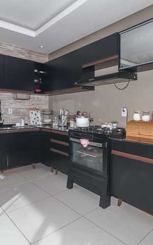 Casa à venda com 102m², 4 quartos e sem vagaSala / Cozinha