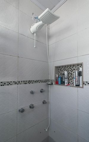 Casa à venda com 102m², 4 quartos e sem vagaBanheiro da Suíte
