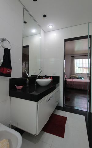 Casa à venda com 300m², 3 quartos e 4 vagasBanheiro da Suite