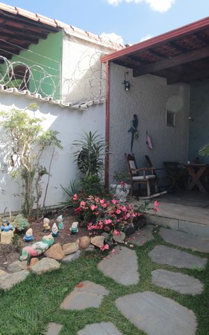 Casa à venda com 300m², 3 quartos e 4 vagasÁrea Externa