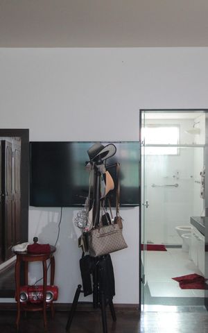 Casa à venda com 300m², 3 quartos e 4 vagasSuite