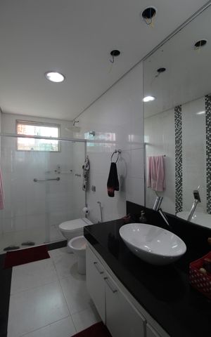 Casa à venda com 300m², 3 quartos e 4 vagasBanheiro da Suite