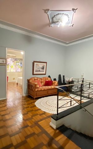 Casa à venda com 340m², 4 quartos e 3 vagas