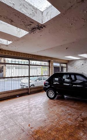 Casa à venda com 400m², 5 quartos e 4 vagas Casa à venda com 400m², 5 quartos e 4 vagasGaragem