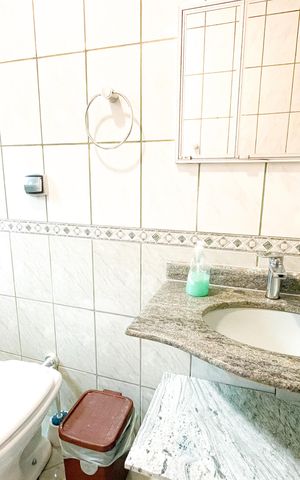 Casa à venda com 163m², 2 quartos e 2 vagas Casa à venda com 163m², 2 quartos e 2 vagasBanheiro