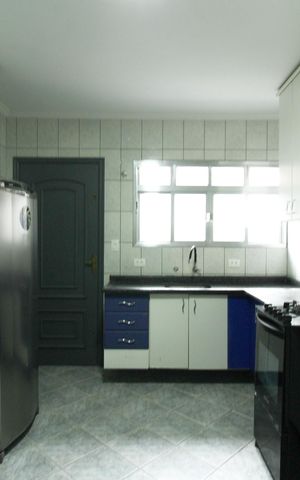 Casa à venda com 163m², 2 quartos e 2 vagas Casa à venda com 163m², 2 quartos e 2 vagasCozinha
