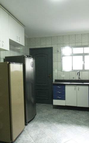 Casa à venda com 163m², 2 quartos e 2 vagas Casa à venda com 163m², 2 quartos e 2 vagasCozinha