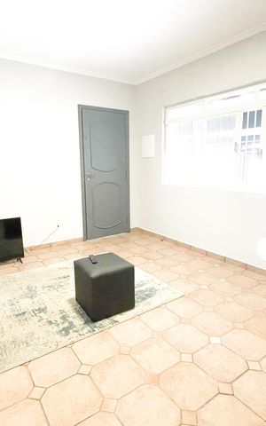 Casa à venda com 163m², 2 quartos e 2 vagas Casa à venda com 163m², 2 quartos e 2 vagasSala