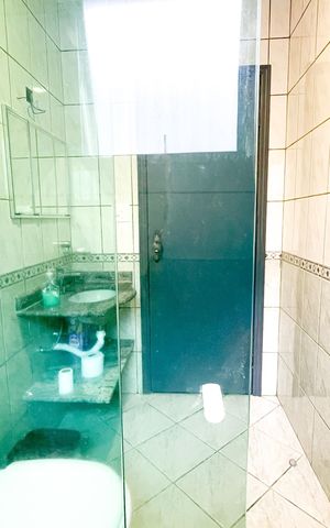 Casa à venda com 163m², 2 quartos e 2 vagas Casa à venda com 163m², 2 quartos e 2 vagasBanheiro