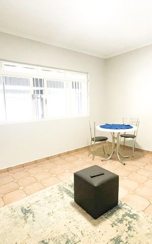 Casa à venda com 163m², 2 quartos e 2 vagas Casa à venda com 163m², 2 quartos e 2 vagasSala