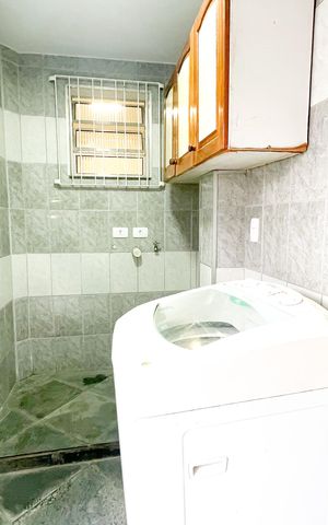 Casa à venda com 163m², 2 quartos e 2 vagas Casa à venda com 163m², 2 quartos e 2 vagasLavanderia