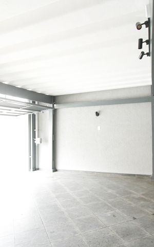 Casa à venda com 163m², 2 quartos e 2 vagas Casa à venda com 163m², 2 quartos e 2 vagasGaragem