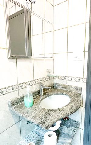 Casa à venda com 163m², 2 quartos e 2 vagas Casa à venda com 163m², 2 quartos e 2 vagasBanheiro