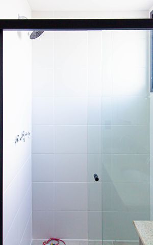 Apartamento à venda com 105m², 2 quartos e 2 vagas Apartamento à venda com 105m², 2 quartos e 2 vagasBanheiro da Suíte 1