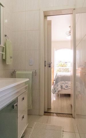 Casa à venda com 270m², 4 quartos e 5 vagas Casa à venda com 270m², 4 quartos e 5 vagasBanheiro da Suíte 2