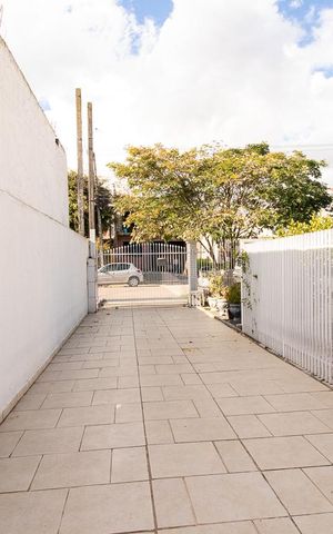 Casa à venda com 270m², 4 quartos e 5 vagas Casa à venda com 270m², 4 quartos e 5 vagasÁrea comum