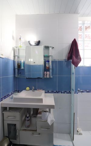 Casa à venda com 147m², 2 quartos e 3 vagasQuarto 1 - Suíte Banheiro 
