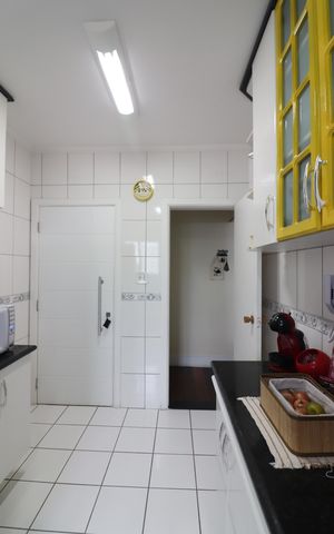 Apartamento à venda com 110m², 3 quartos e 2 vagasCozinha 