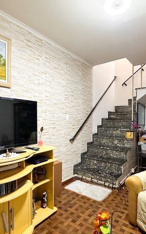 Casa à venda com 80m², 2 quartos e 1 vaga Casa à venda com 80m², 2 quartos e 1 vagaSala