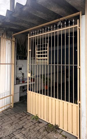 Casa à venda com 80m², 2 quartos e 1 vaga Casa à venda com 80m², 2 quartos e 1 vagaFachada