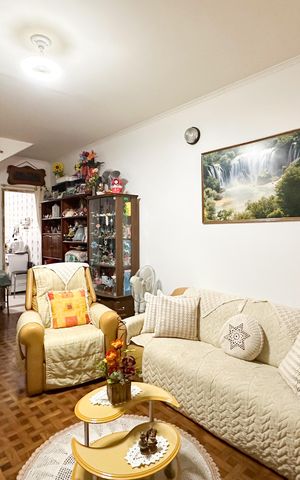 Casa à venda com 80m², 2 quartos e 1 vaga Casa à venda com 80m², 2 quartos e 1 vagaSala