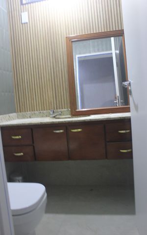 Casa à venda com 210m², 3 quartos e sem vagaLavabo