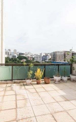 Apartamento à venda com 210m², 3 quartos e 2 vagasCobertura